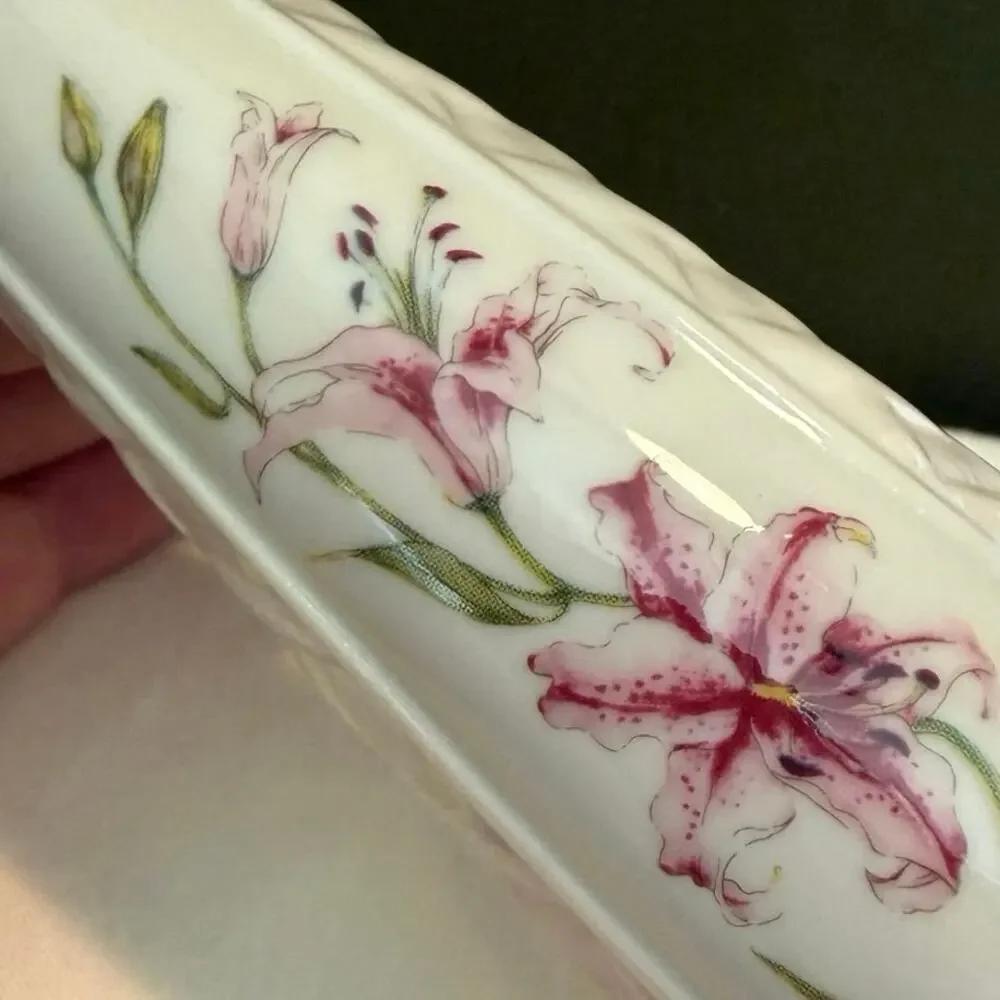 Belleek Ireland Bud Vase • Lily Floral • Porcelain • 6.5”